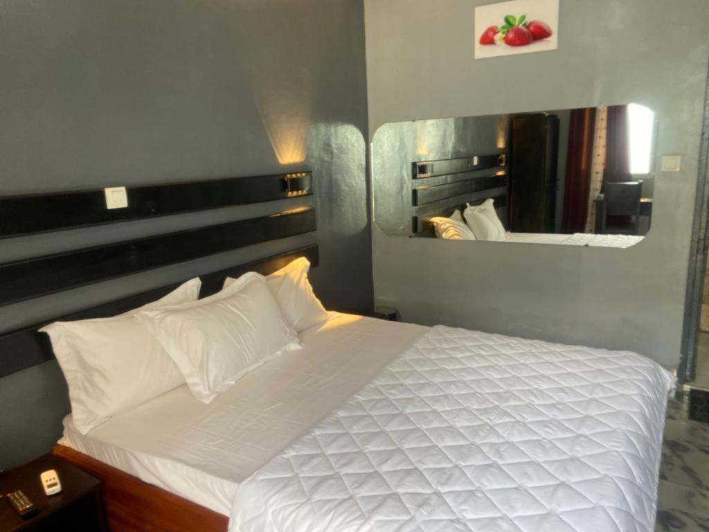 Sunrise Center Bonapriso 111 Hotel Douala Eksteriør billede